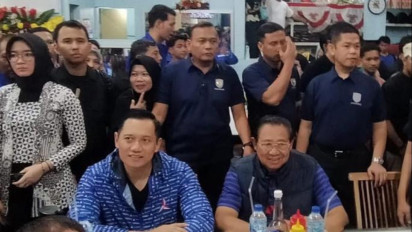 Wisata Kuliner di Medan, SBY dan AHY Cicipi Mie Becek Khas Sumatera Utara