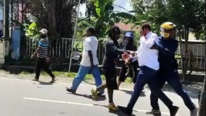 Imbas Kericuhan Massa Arak-arakan Jenazah Lukas Enembe, Wajah Pj Gubernur Papua Berlumur Darah