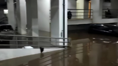 Basement Apartemen Serpong Garden Terendam Banjir, Puluhan Mobil Terjebak