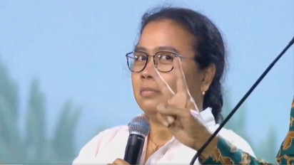 Viral Jokowi Beri Jari 2 Tapi Tidak Tunjukkan Jari 1 dan 3 saat Kuis Hapalan Pancasila dan IKN