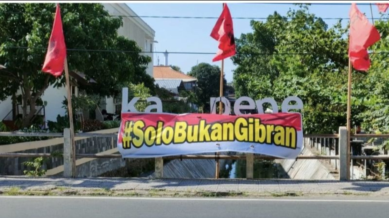 Heboh Munculnya Spanduk Solo Bukan Gibran, Kaesang Justru Malah Bilang Begini, Ternyata...
            - galeri foto