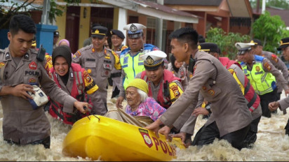 Ratusan Rumah di Rokan Hulu Terendam Banjir, 2 Lansia Berhasil Dievakuasi