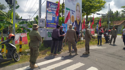 Terpasang di Rambu Lalin dan Tiang Listrik, 450 Alat Peraga Kampanye di Kulon Progo Ditertibkan