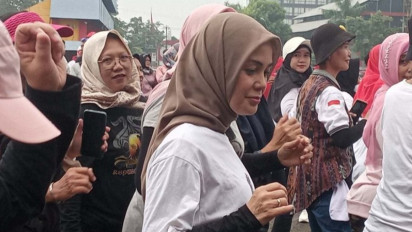 Pagi-pagi, Emak-emak Senam Bareng Istri Ganjar di GOR Satria