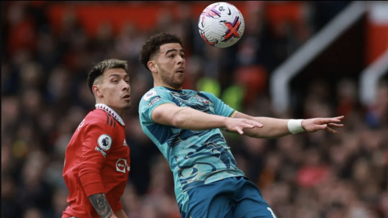 Lisandro Martinez Tak Lama Lagi Comeback dengan MU
            - galeri foto