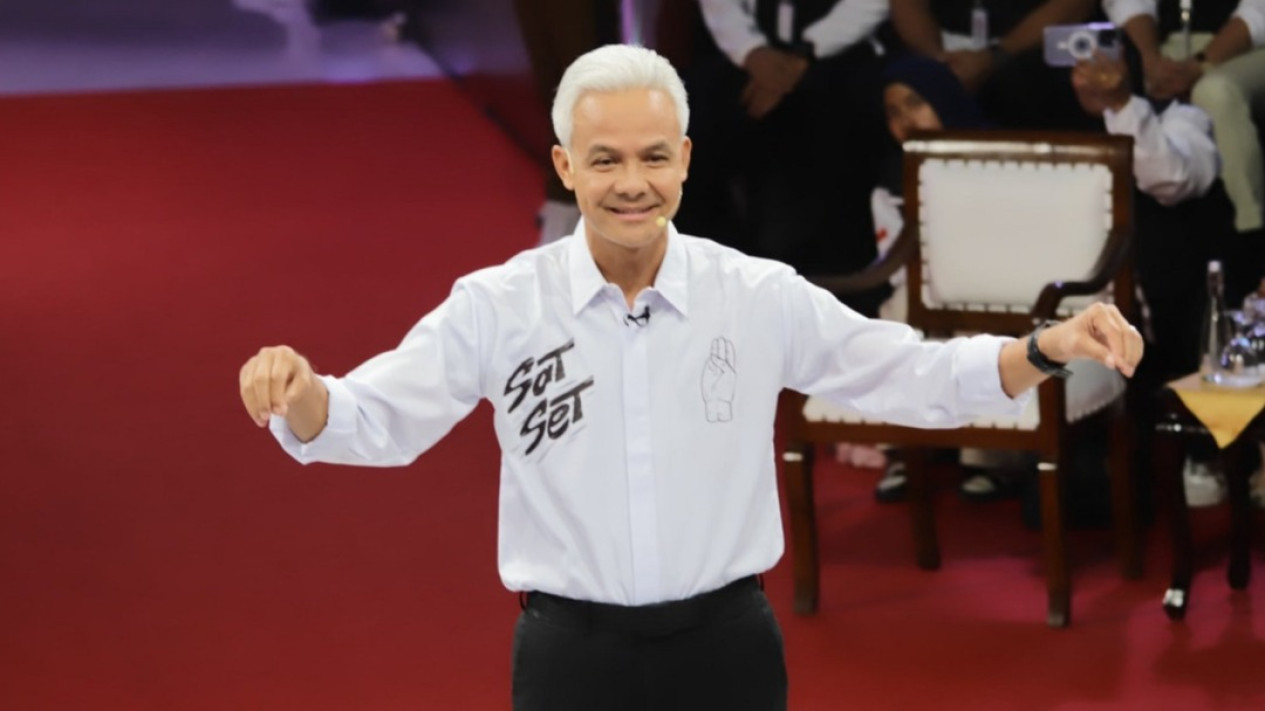 Video Gus Miftah Bagi-bagi Duit di Pamekasan Viral, Ganjar Tunggu Tindakan Nyata Bawaslu
            - galeri foto