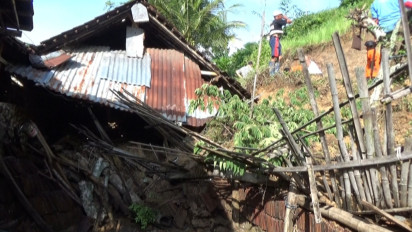 Diguyur Hujan Lebat, Tebing Longsor Timpa Bangunan Rumah Warga di Magetan