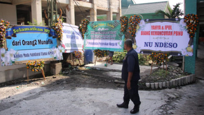 Pasca Pencopotan KH Marzuki Mustamar, Karangan Bunga Berdatangan di Kantor PWNU Jatim