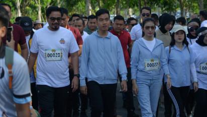 Gibran Rakabuming Ikut Kegiatan Jalan Sehat Batfest 2023 di Batulicin