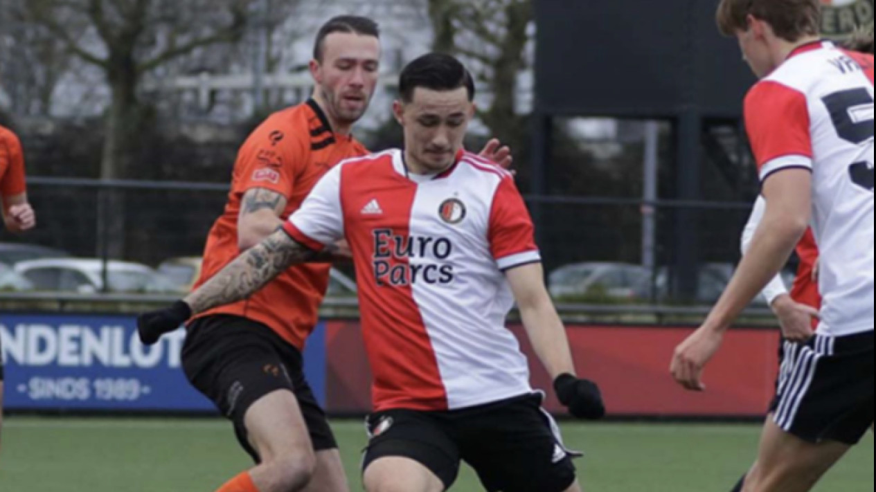 Pemain Liga Belanda Ini Kirim Kode Lagi ke Skuad Shin Tae-yong, Nyatakan Siap Dinaturalisasi Timnas Indonesia?
            - galeri foto