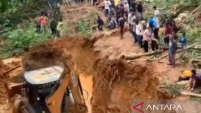 Jalan Padang-Kerinci yang Tertimbun Longsor Sudah Bisa Dilewati