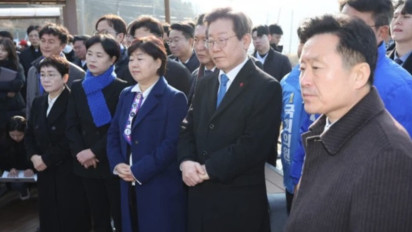 Lee Jae Myung Ketua Partai Oposisi di Korea Selatan Ditikam Senjata Tajam saat Blusukan di Busan