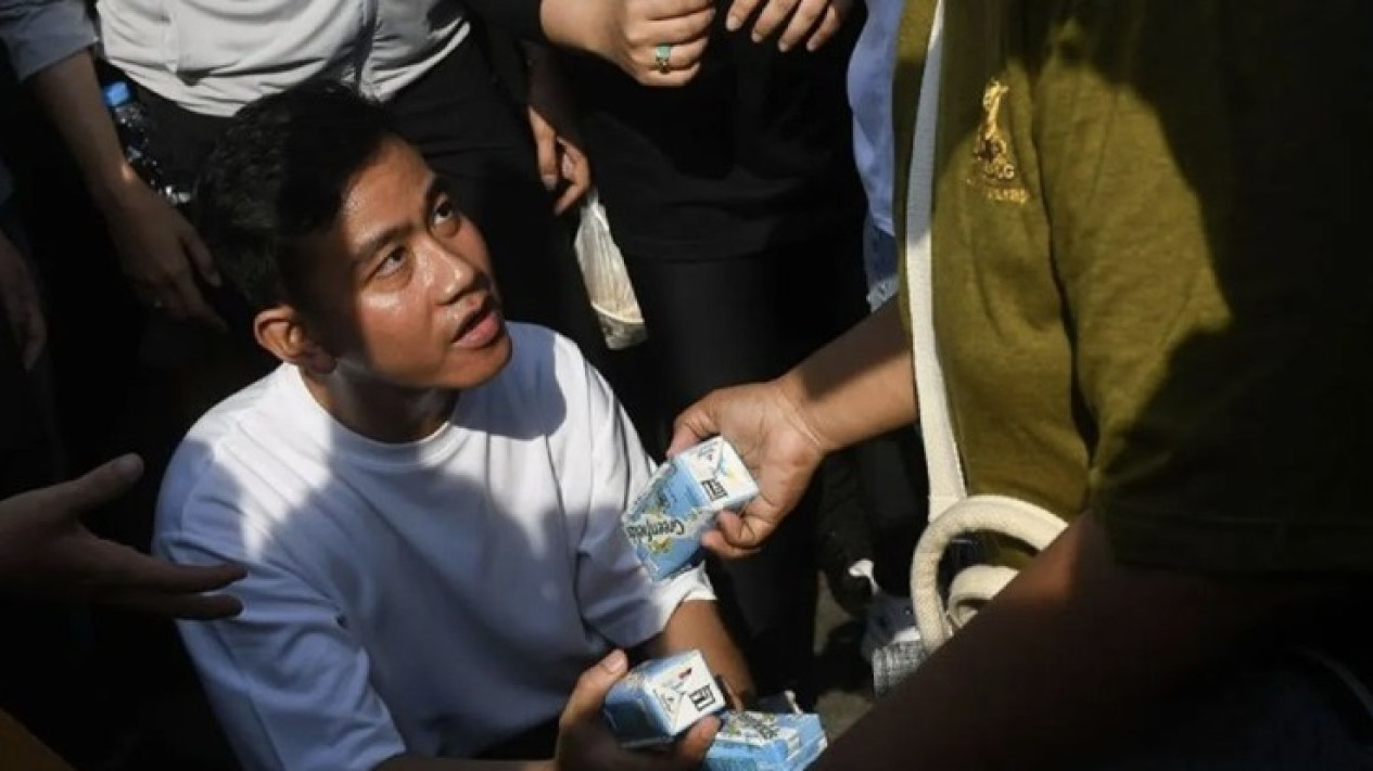 Bawaslu Jakpus Putuskan Gibran Langgar Pergub DKI soal Bagi-bagi Susu di CFD
            - galeri foto