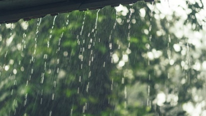 Tafsir Surah Az-Zukhruf Ayat 11: Allah Menurunkan Hujan dari Langit Sesuai dengan Keperluan