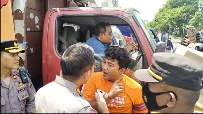 Tuntut Bebaskan Rekannya, Demo Buruh Diwarnai Ketegangan