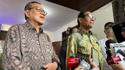 2 dari 11 Panelis Debat Ketiga Terafiliasi Dengan Universitas Pertahanan, Mahfud: Enggak Apa-apa, Dari Mana Sajalah