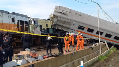 PT KAI :  Penumpang Alami Luka-luka Akibat Kena Benturan Keras Saat Kereta Api Turangga Bertabrakan dengan KA Commuter Line Bandung Raya