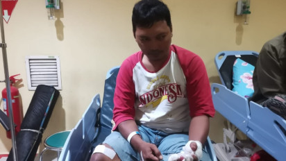 Baliho Caleg di Gresik Jadi Petaka, Timpa Pemotor hingga Terluka saat Antar Istri Kerja