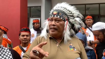 Tokoh Masyarakat Bekasi Minta 10 Camat yang Pose Pamer Jersey Nomor Punggung 2 Dipecat