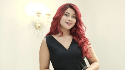 Walau Dikomen Dirjen Pajak, Hanum Mega Santai Pamer Uang Segepok: Mampir Dulu Ah