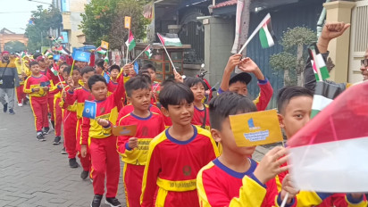 SD Muhamadiyah 11 Surabaya Gelar Pawai dan Ingatkan Negara Muslim Untuk Peduli Nasib Anak Palestina di Gaza