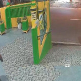 Diduga Ingin Melakukan Pencurian Kotak Amal Masjid di Karimun Kepri, Aksi Seorang Pria Terekam CCTV