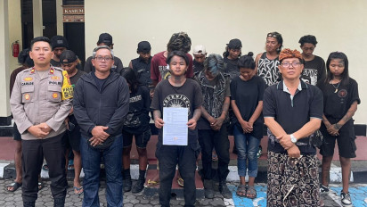 Curi Handphone Temannnya, Anak Punk Dikeroyok 