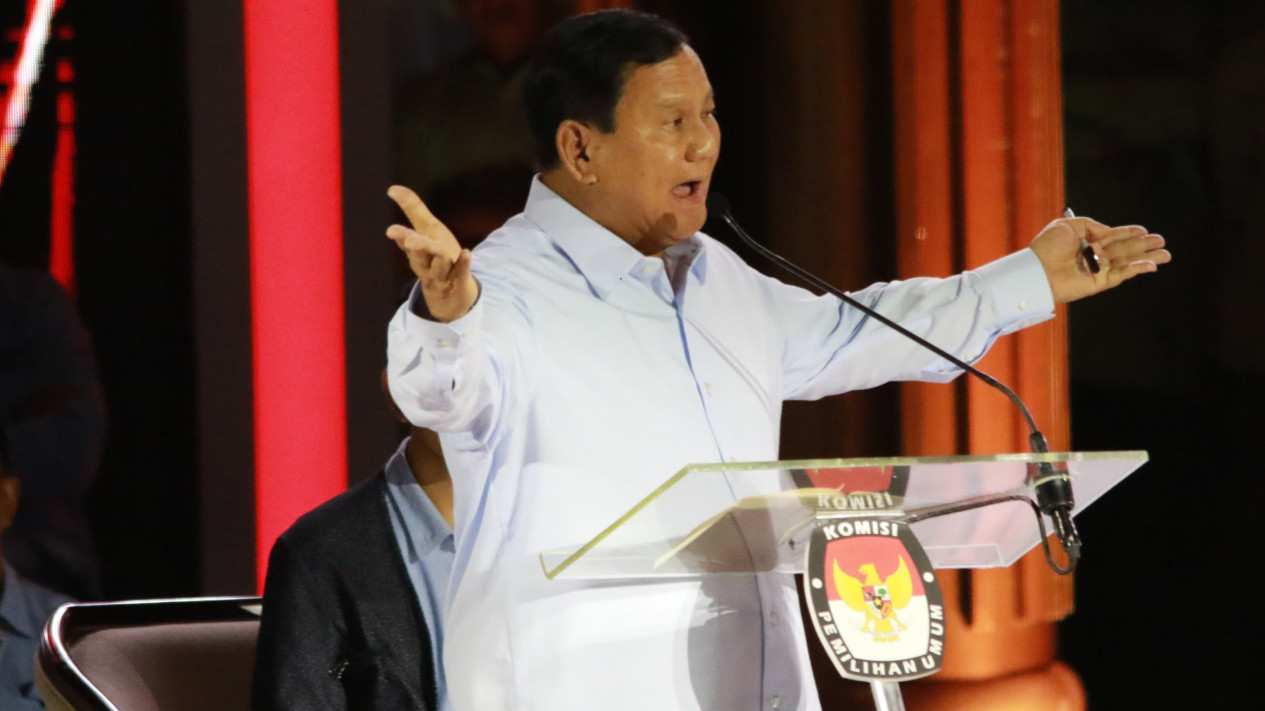 Ternyata Ini Alasan Prabowo Subianto Tampil Defensif Meski Dua Lawannya Menyerang
            - galeri foto