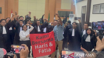 Tok! Majelis Hakim Vonis Bebas Haris dan Fatia, Pendukung: Menang!