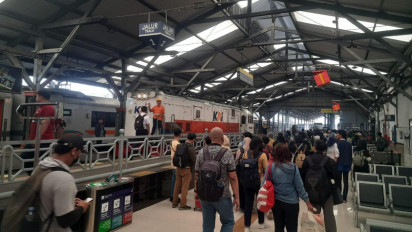 Sebanyak 5,4 Juta Pelanggan Gunakan Kereta Api dari Daop 8 pada 2023, Meningkat 32℅