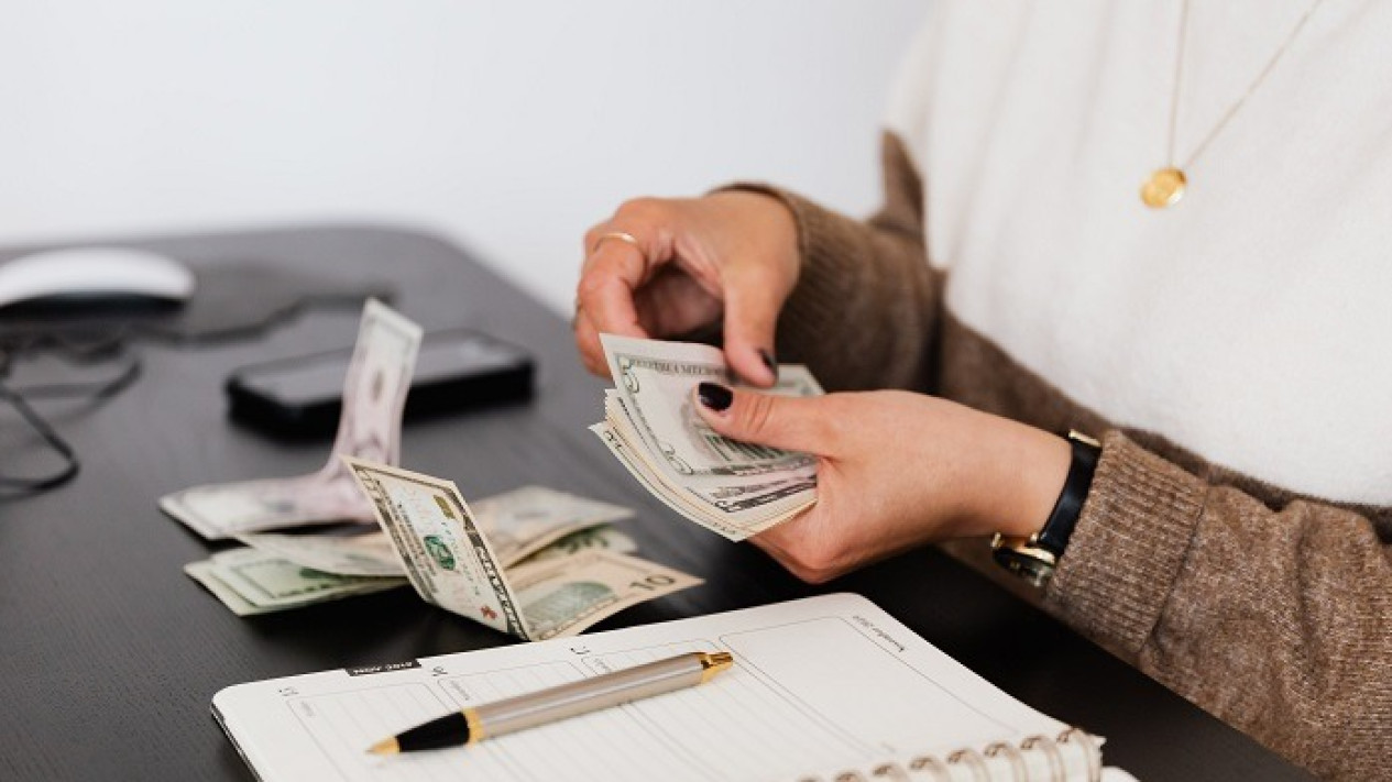 Tips Mengatur Keuangan Lebih Sehat di 2024
            - galeri foto