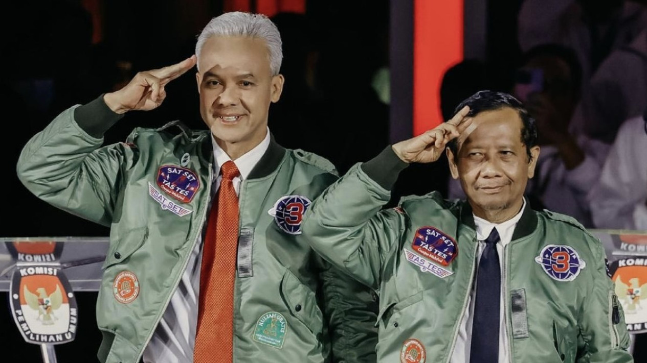 Ganjar-Mahfud Tampil Keren dengan Jaket Top Gan, Tak Disangka Harganya...
            - galeri foto