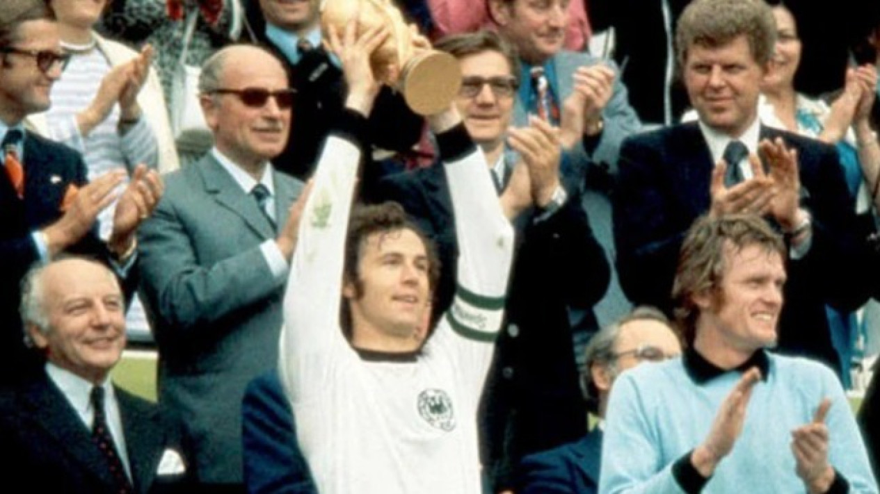 Kabar Duka, Legenda Timnas Jerman Franz Beckenbauer Meninggal Dunia
            - galeri foto