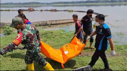 Mayat Lakilaki Memakai Celana Dalam Biru Tua Ditemukan Pencari Ikan di Aliran Brantas Kalipare Malang