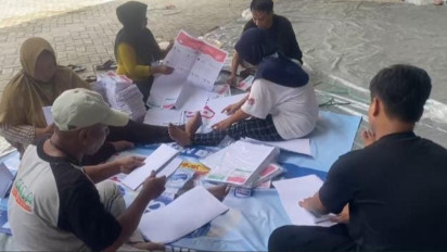 KPU Bojonegoro Tuntaskan Pelipatan dan Penyortiran Surat Suara DPRD dan DPD Hari Ini