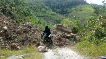 Jalan Poros Desa Tertimbun Longsor 4 Desa Terisolir