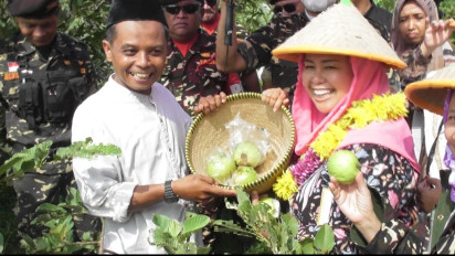 Temui Petani Jambu di Kebumen, Yenny Wahid Sebut Ganjar-Mahfud Siapkan Rp33,7 Triliun untuk Petani