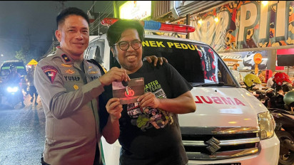 Wakapolda Jatim Serahkan Mobil Ambulan untuk Suporter Persebaya, Ini Alasannya