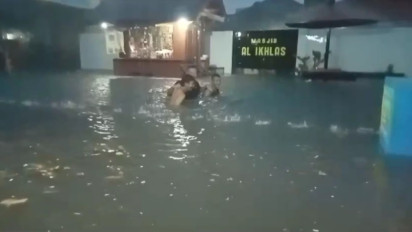 Hujan Lebat Tiga Jam, Sungai Maling di Kota Madiun Meluap Rendam Belasan Rumah Warga