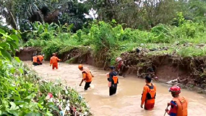 Mandi Hujan, Balita 2,5 Tahun di Bandar Lampung Hanyut Terseret Aliran Drainase