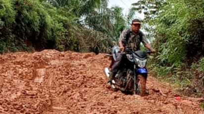 Warga Padang Lawas Keluhkan Jalan Rusak Parah, Ekonomi dan Aktivitas Pendidikan Lumpuh
