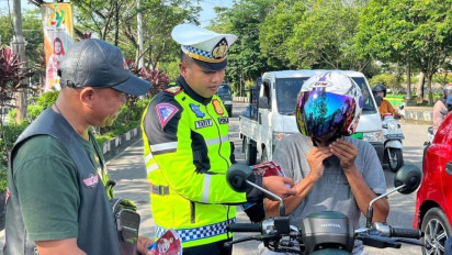 Jelang Pilpres, Polisi Sampai Cegat Pengendara Sampaikan Pesan Pemilu