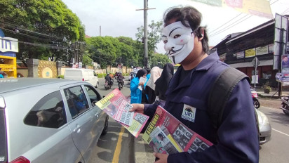 Mahasiswa UIN Jakarta Sebarkan Ribuan Pamflet Perlawanan Tolak Politik Dinasti dan Penjahat HAM