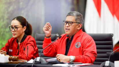 PDIP Sindir Gaya Blusukan Prabowo: Ganjar Jalan Sendiri, yang di Sana dari Atas Mobil Alphard