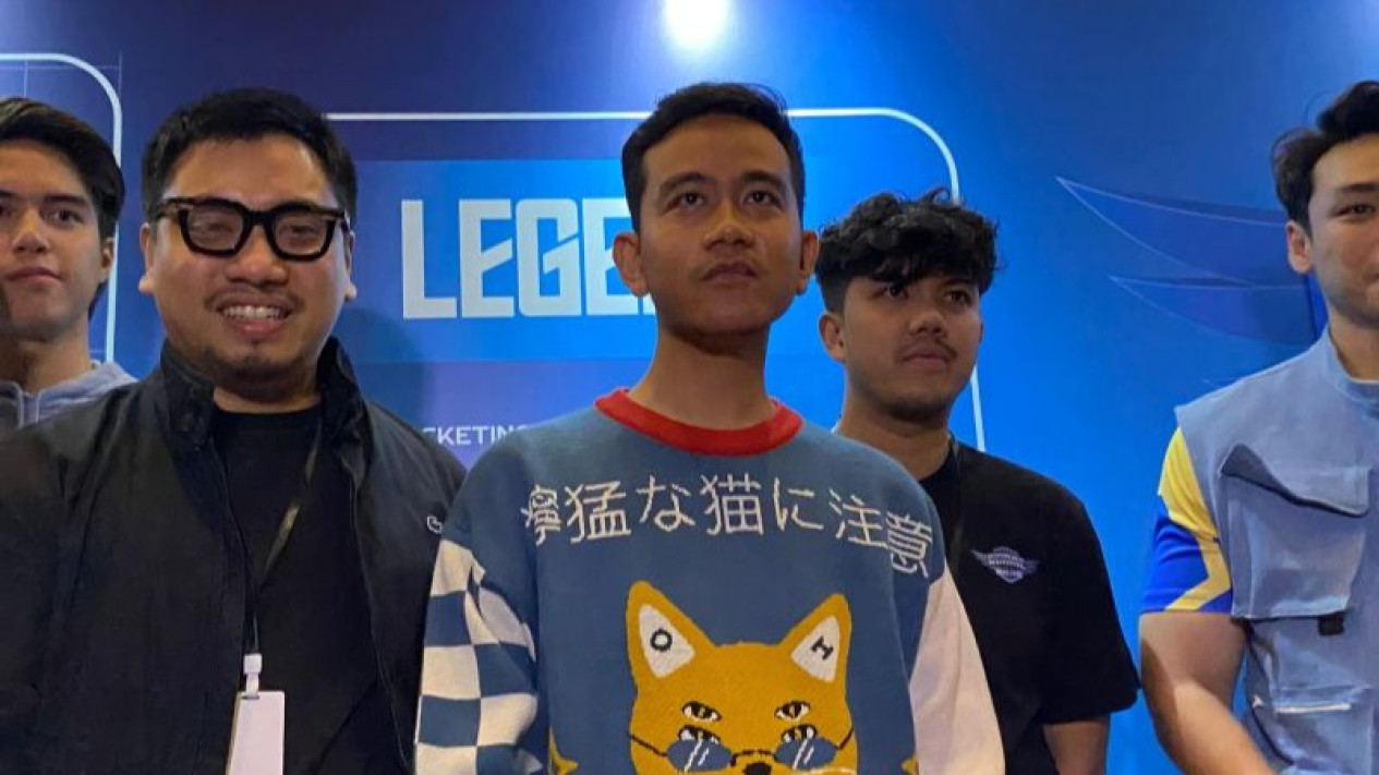 Suara Lantang Gibran Tegas Siap Disanksi: Silakan!
            - galeri foto