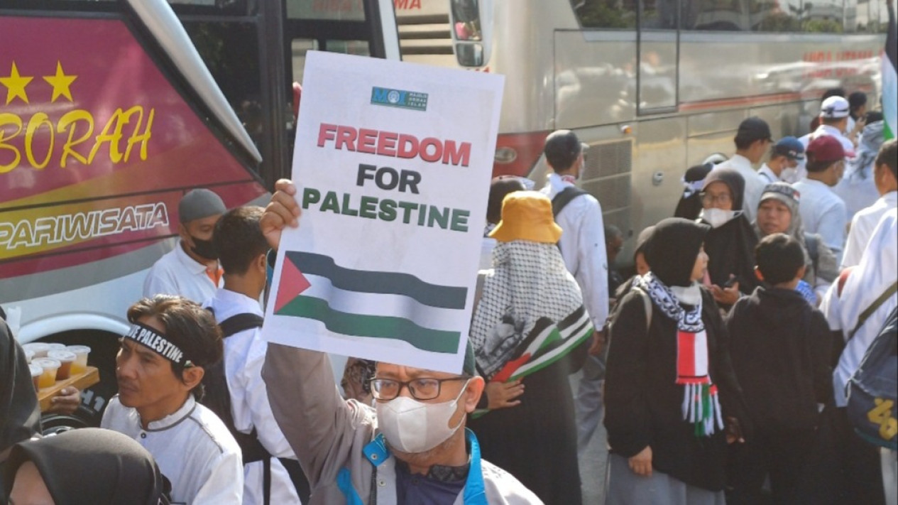 Peringati 100 Hari Genosida, Masyarakat Kembali Gelar Aksi Bela Palestina di Depan Kedubes AS
            - galeri foto