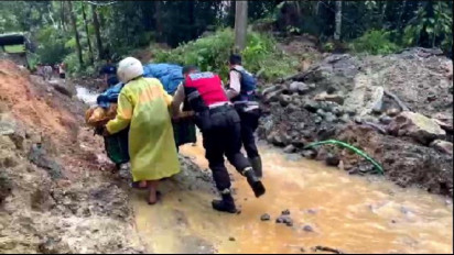 Jalan Lintas Barat Sumatera-Lampung Tertutup Material Longsor, Polisi Berlakukan Sistem Buka Tutup
