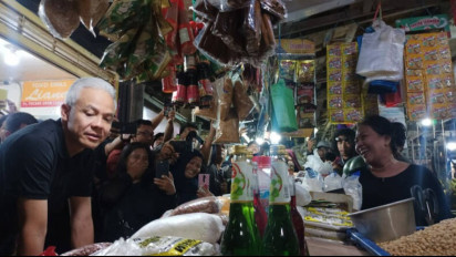 Dengarkan Keluhan Pedagang, Ganjar Pranowo Blusukan ke Pasar Pucang Anom Surabaya