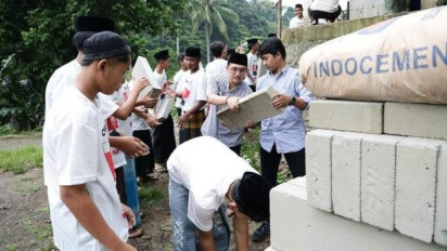 Santri Dukung Ganjar Gotong Royong Renovasi Bangunan Ponpes di Bogor