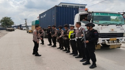 2 Kontainer Berisi Surat Suara Pemilu Dijaga Ketat Polres Rohul